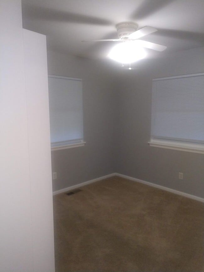 Building Photo - Three Bedroom Ranch Available July 2026!