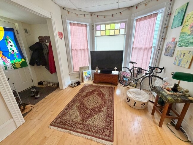 Building Photo - 81-83 Monroe Street