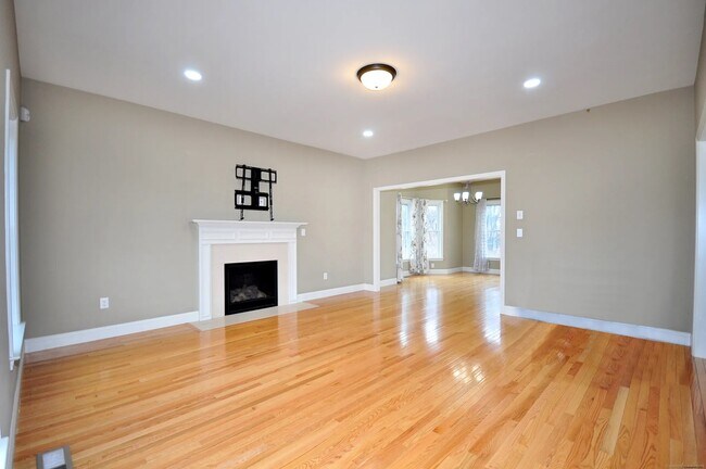 Building Photo - 47 Chaponis Way