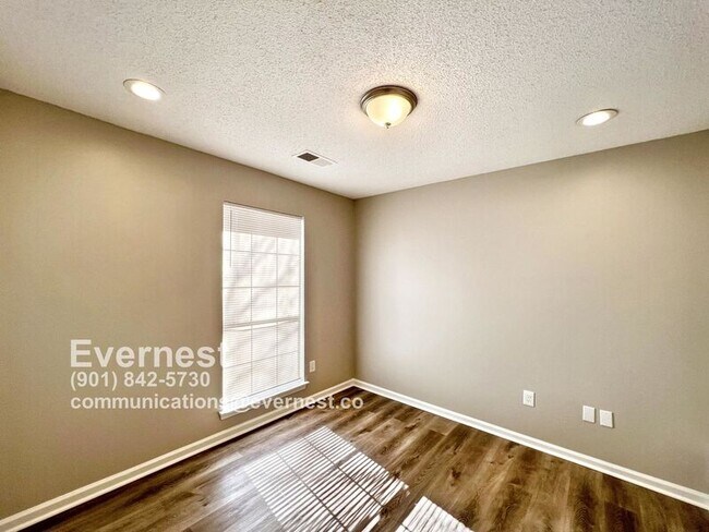 Building Photo - 9880 Seminole Dr