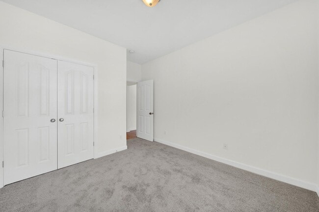 Building Photo - Lovely Two Bed Two Bath Townhome in Ballan...