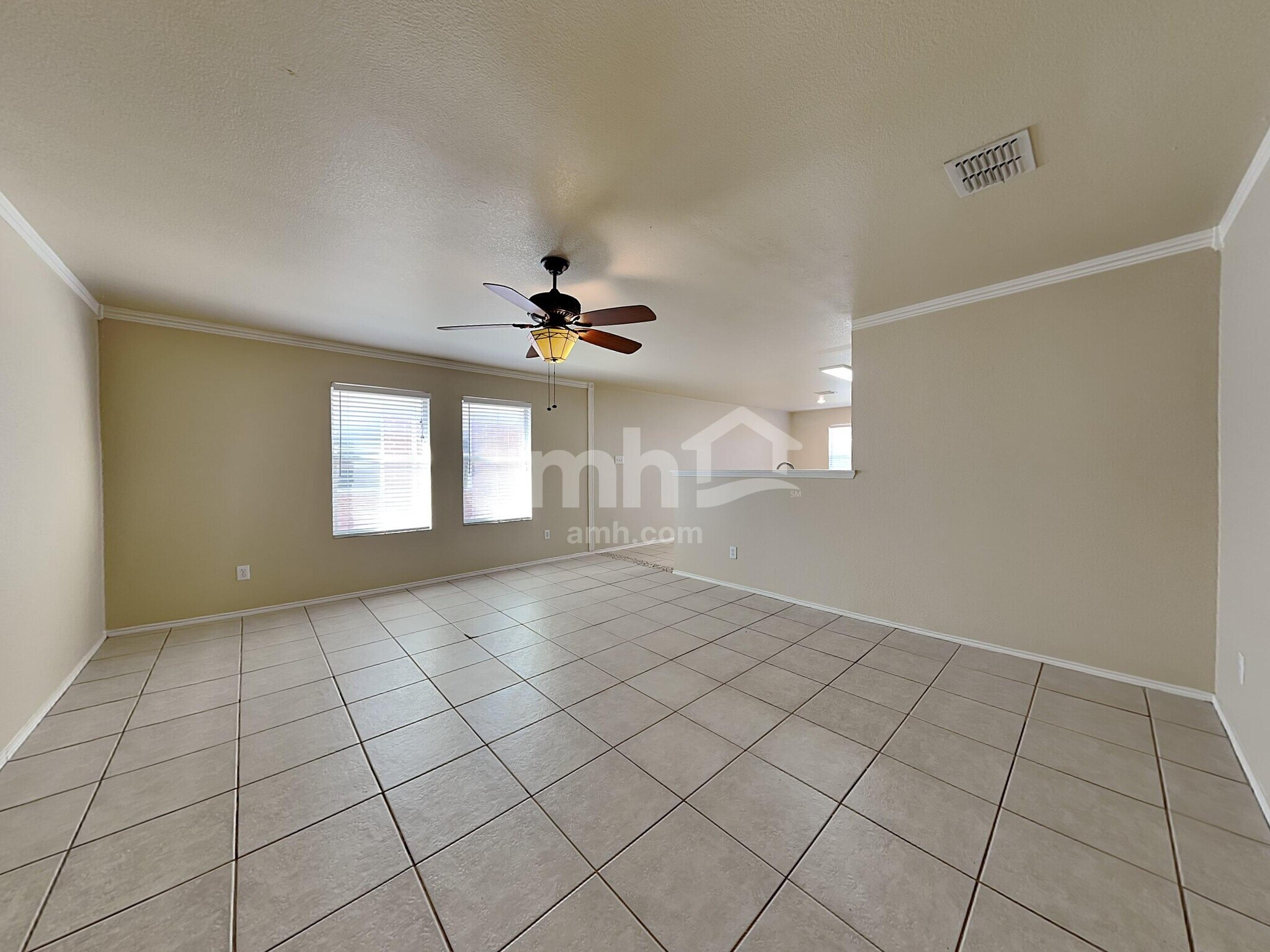 Building Photo - 1405 Sun Breeze Dr