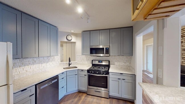 Building Photo - 29 Chatham Square