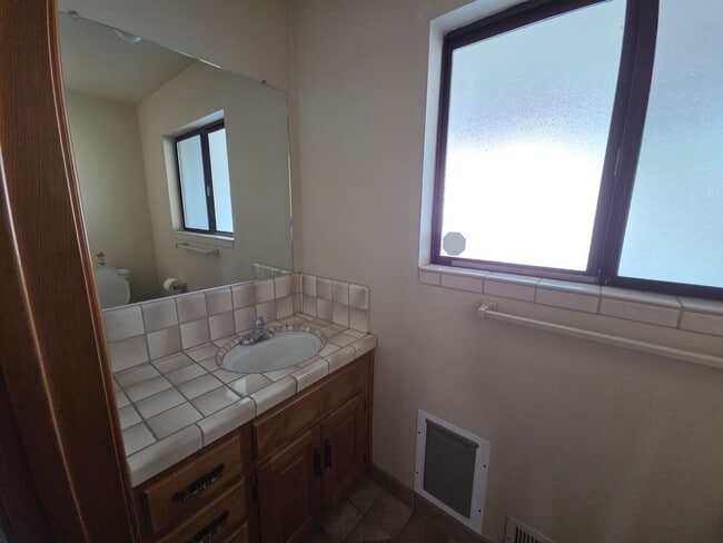 Building Photo - Gorgous 3 Bedroom 2/5 Bath Country Home