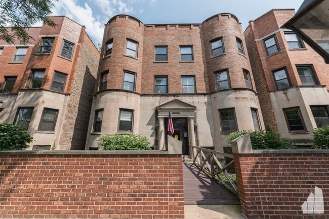 Building Photo - 1030 W Byron St