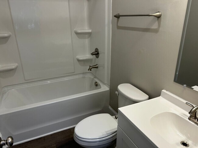 Building Photo - 2423 N Patterson Ave