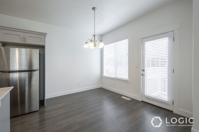 Building Photo - Stunning Townhome in Lehi!!