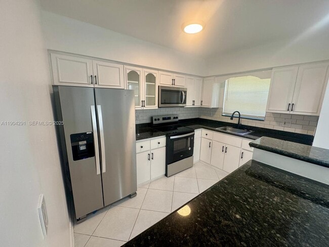 Building Photo - 15211 NE 10th Ave