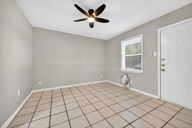 Building Photo - 816 S Crockett St