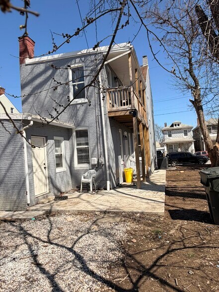 Building Photo - 328 Pattison St