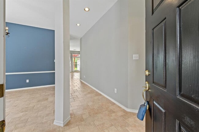 Building Photo - 3702 Glenhill Dr