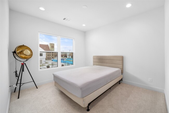 Building Photo - 2408 Gray St