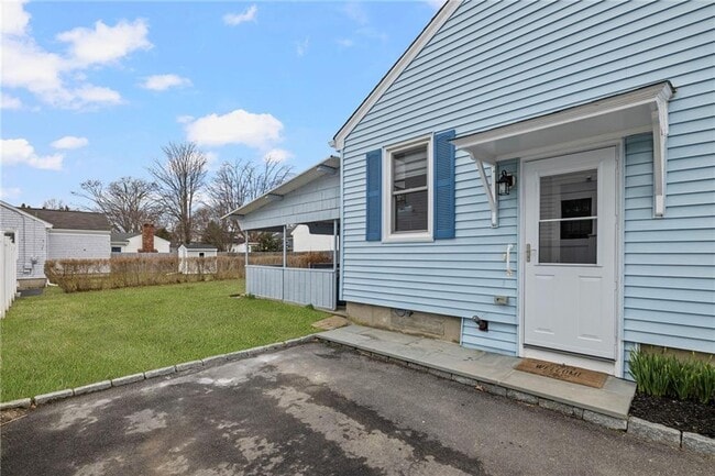 Building Photo - 5 Holten Ave