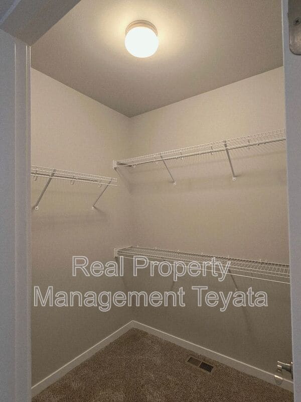 Building Photo - 4746 Hadley St