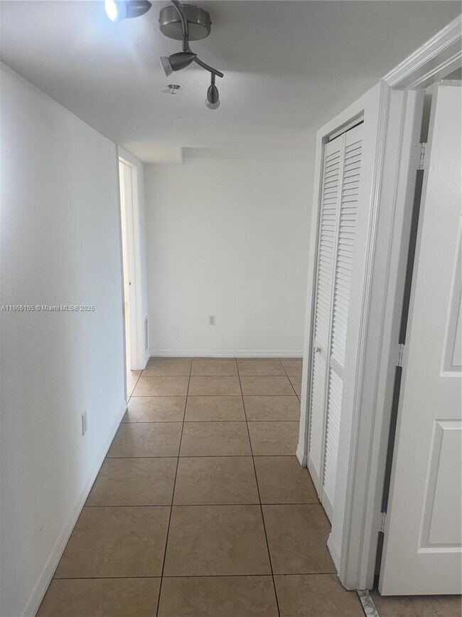 Building Photo - 2120 W Flagler St