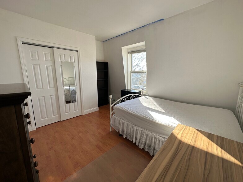 Building Photo - 76 Providence St