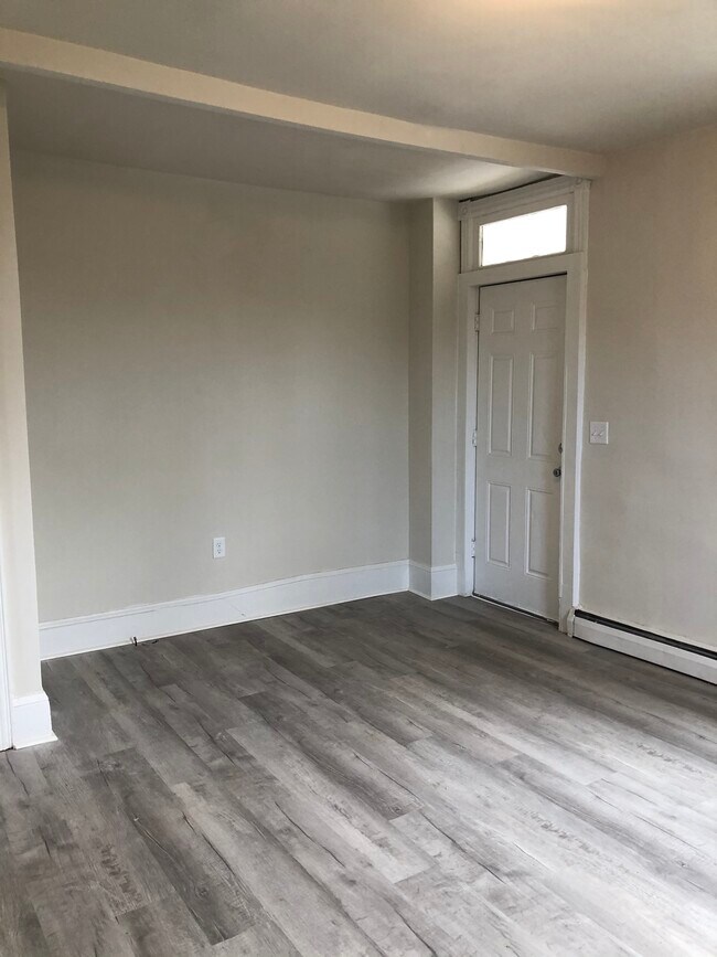 Building Photo - 705 Beech St