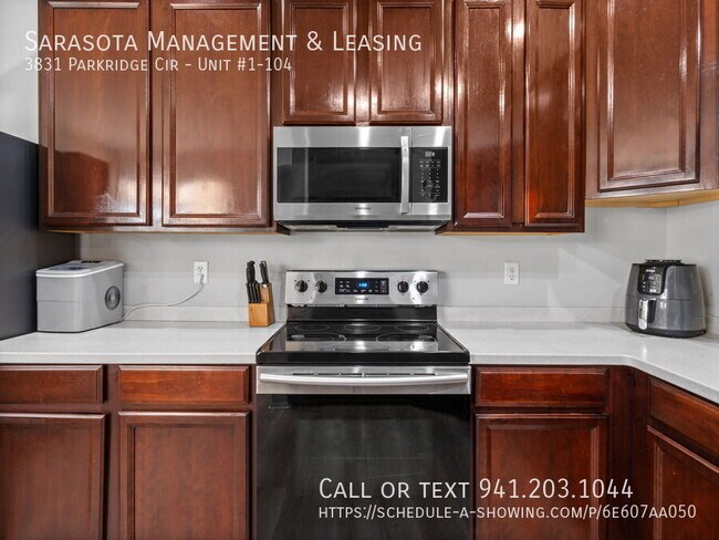 Building Photo - 3831 Parkridge Cir