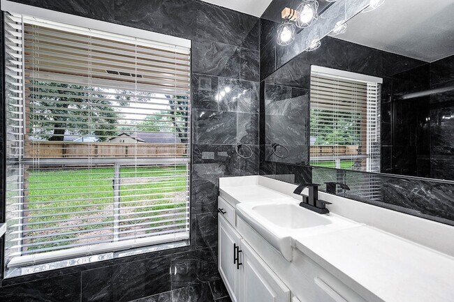 Building Photo - 1610 Richvale Ln