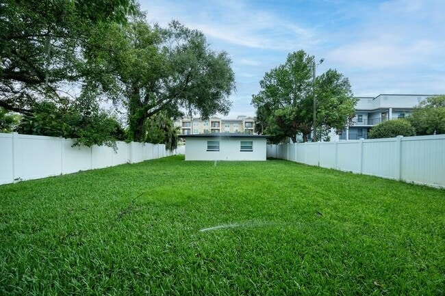 Building Photo - 843 W Swoope Ave