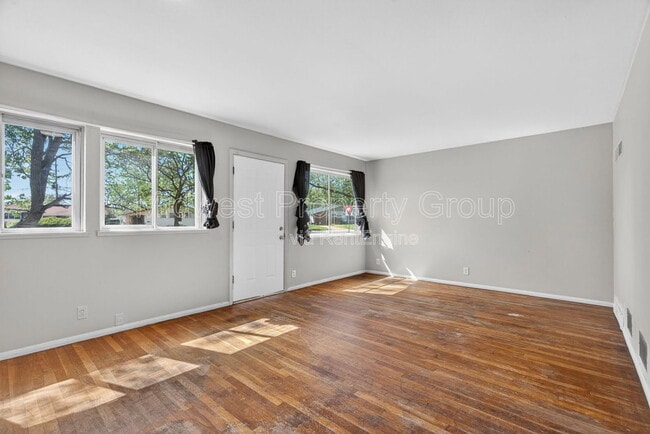 Building Photo - 743 Shepley Dr