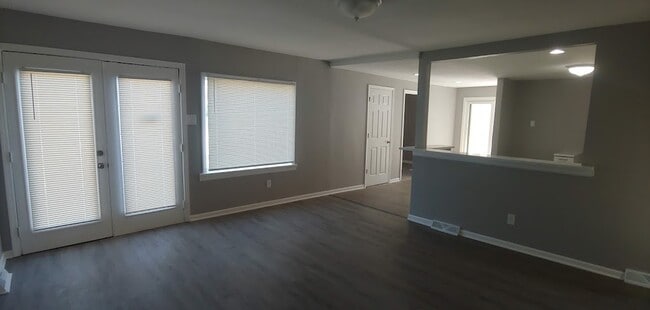 Building Photo - 611 E Sumner St