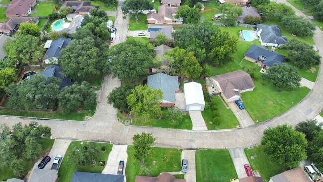Building Photo - 3400 Surrey Ln