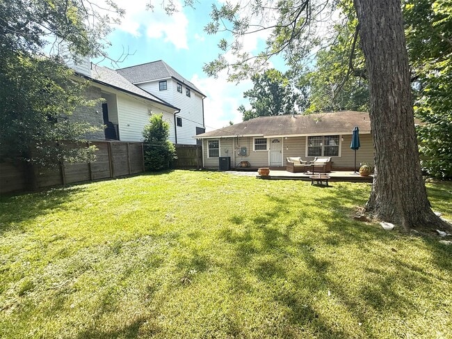Building Photo - 2222 Althea Dr