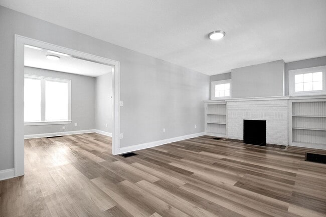 Building Photo - Beautifully Updated 3-Bedroom Home Near Do...
