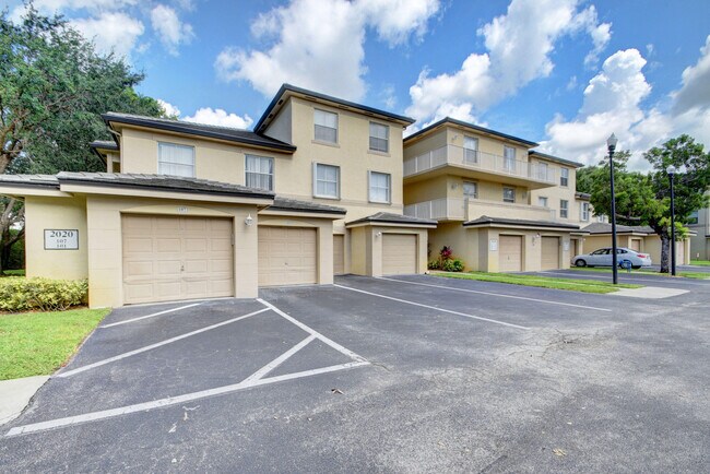 Building Photo - 2020 Greenview Shores Blvd