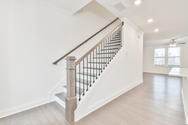 Building Photo - 6528 Beacon Dr