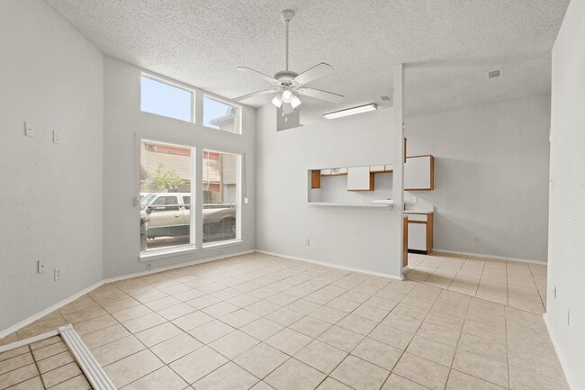 Building Photo - 6319 Southwood Ct N