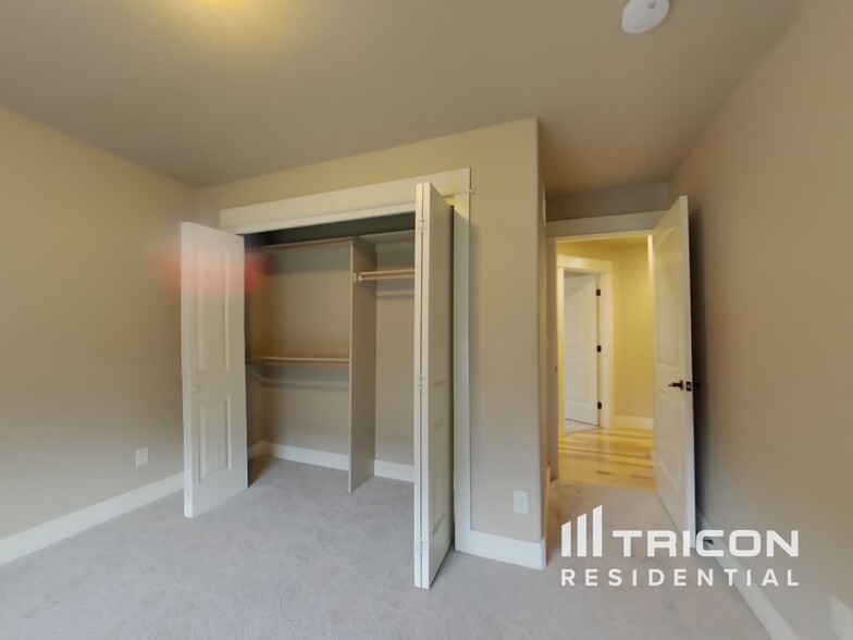 Building Photo - 4215 Woodlake Ln