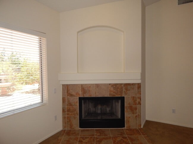 Building Photo - 3 Bedroom 2 Baths 1844 Sqft in Bluffs