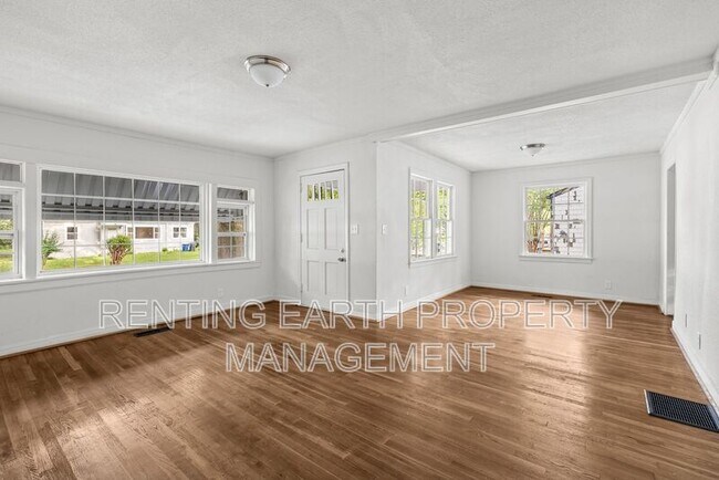 Building Photo - 576 Sun Valley Rd