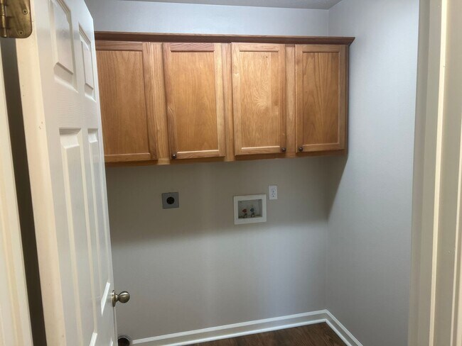 Building Photo - 3 Bed 2 Bath Home