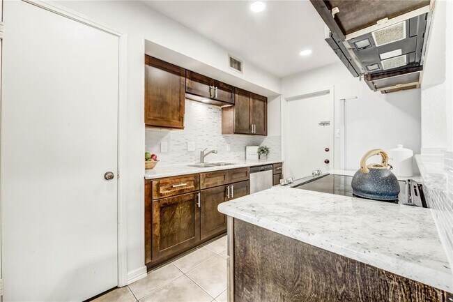 Building Photo - 10326 Bridgeland Ln