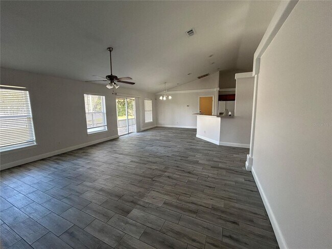 Building Photo - Saint Cloud Home