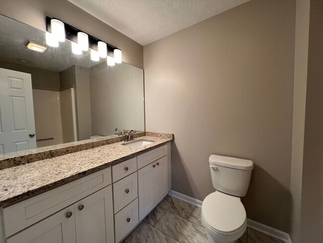 Building Photo - Super Cute 3/2 in Sevierville Close to everything!