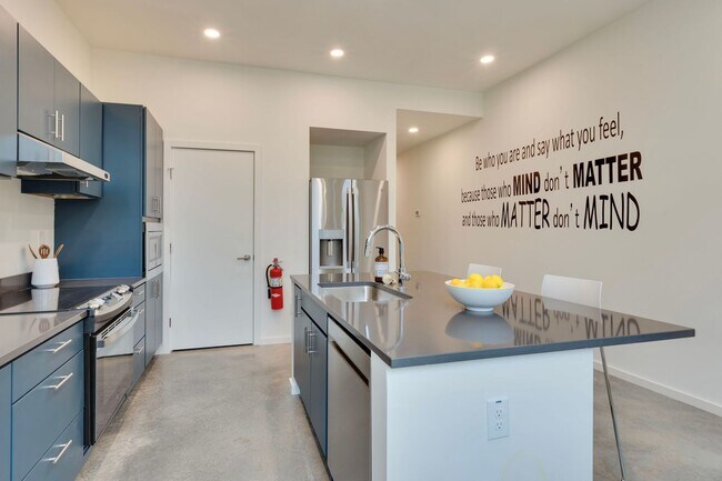Building Photo - Professional Co-Living - Master Room Renta...