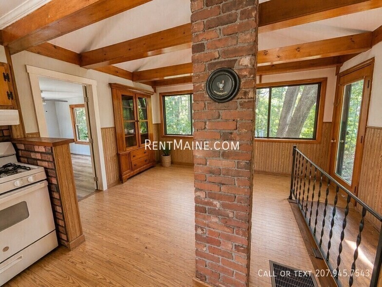 Building Photo - 5 Poplar St