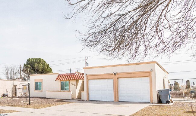 Building Photo - Charming 3 bedroom, 2 bath in East El Paso!
