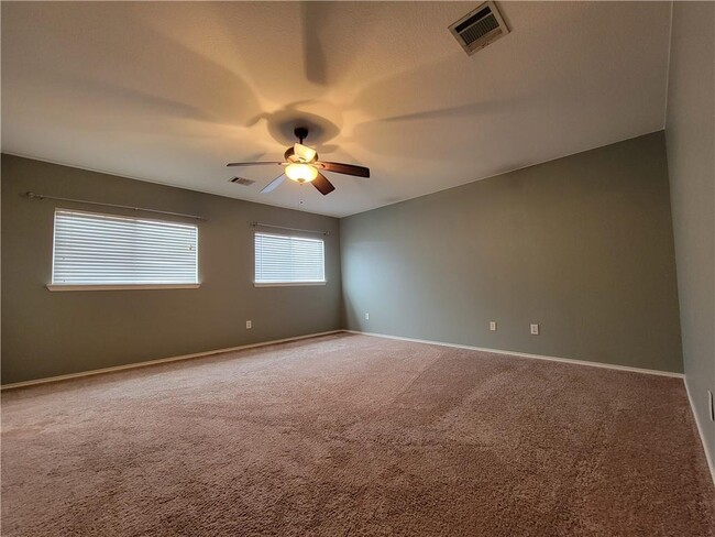 Building Photo - 1061 Canterbury Trail