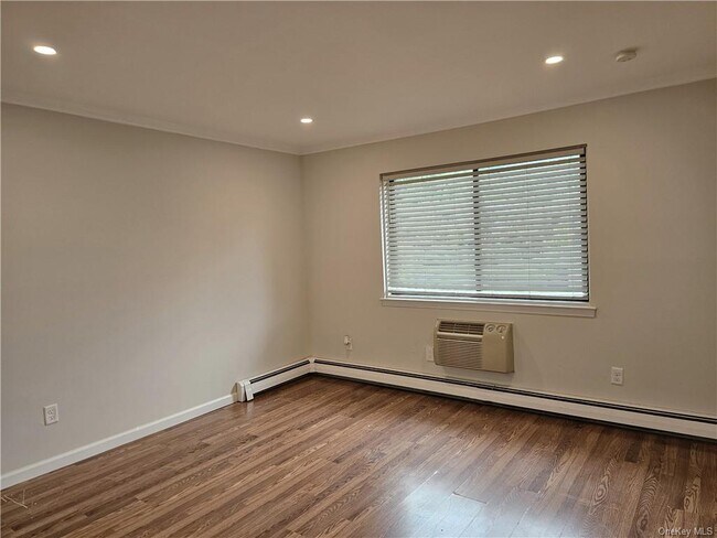 Building Photo - 9 Briarcliff Dr S