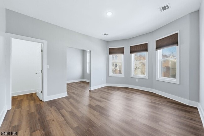 Building Photo - 913 S 18th St