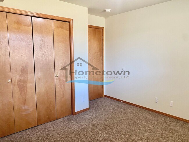 Building Photo - Beautiful 4 Bed 2 Bath Home on Corner Lot ...