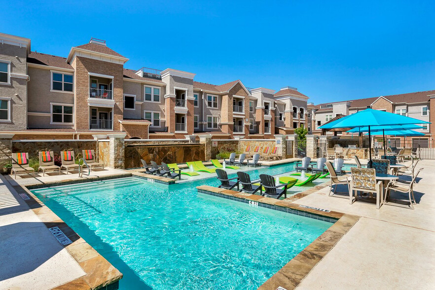 Resort-style Pool with Tanning Ledge and Sundeck - Bexley River Walk