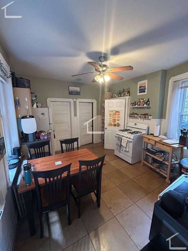 Building Photo - Rare 4 bed in Beacon hill....