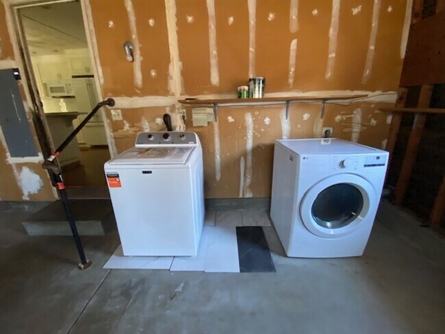Building Photo - Updated property with luxury Appliances in a prime location in Livermore