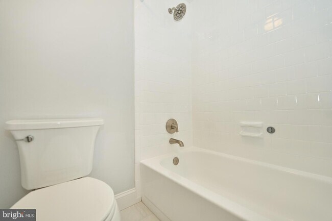 Building Photo - 9900 Kingsbridge Dr